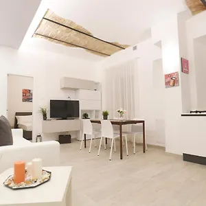 https://laterano-250-colosseo.it-romehotels.com